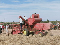 Moissonneuse-batteuse Massey-Ferguson (ph. F. Mrugala, St Jean de Touslas)(1)